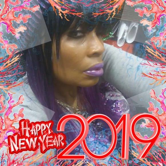 Meet your Posher, Lisa - Picture 1 of 1